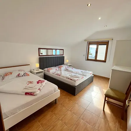 Eli Kacjak Apartmán *