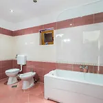 Eli Kacjak *